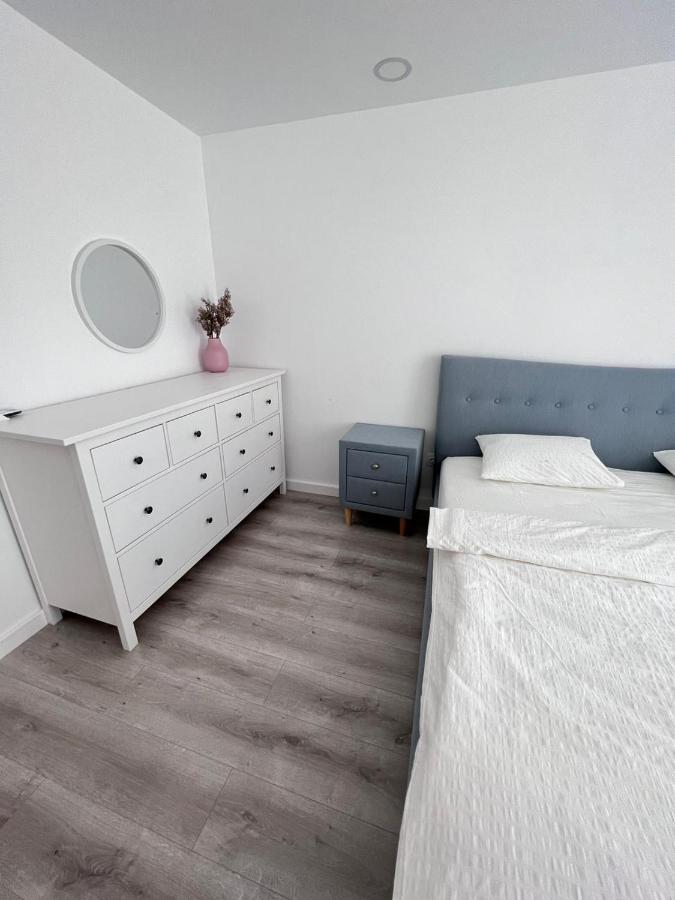 Cosmopolis Bliss: Your Home Away From Home Stefanestii de Jos Exterior foto